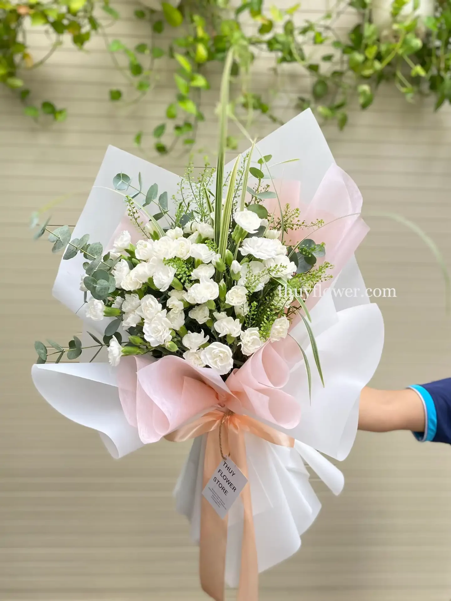 Bó hoa cẩm chướng trắng tặng mẹ