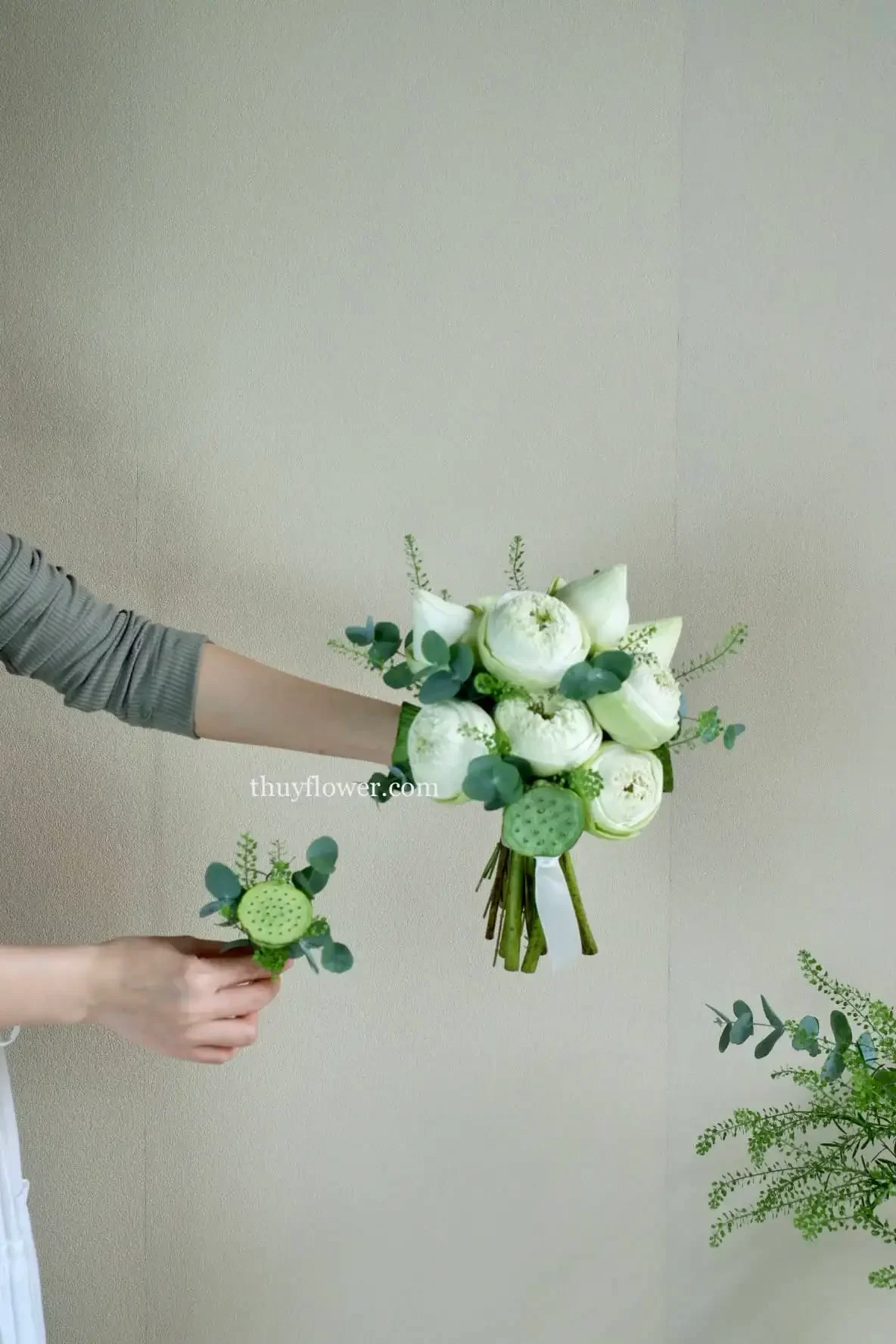 Bó hoa cưới hoa sen trắng
