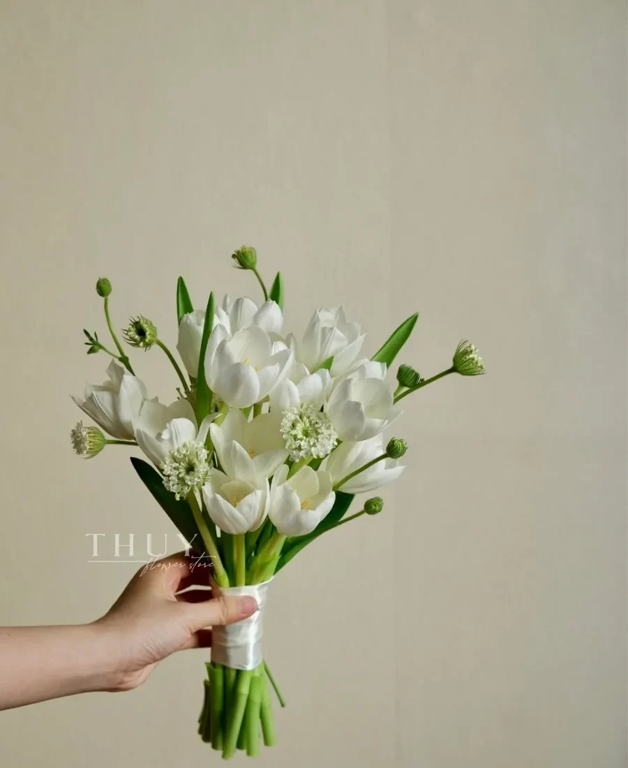 HC15 Bó hoa cưới tulip trắng