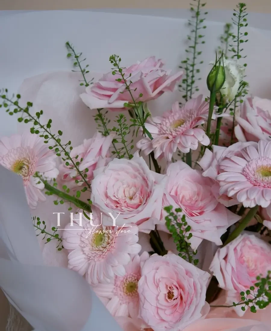 Bó hoa hồng mix đồng tiền hồng màu pastel tặng nữ