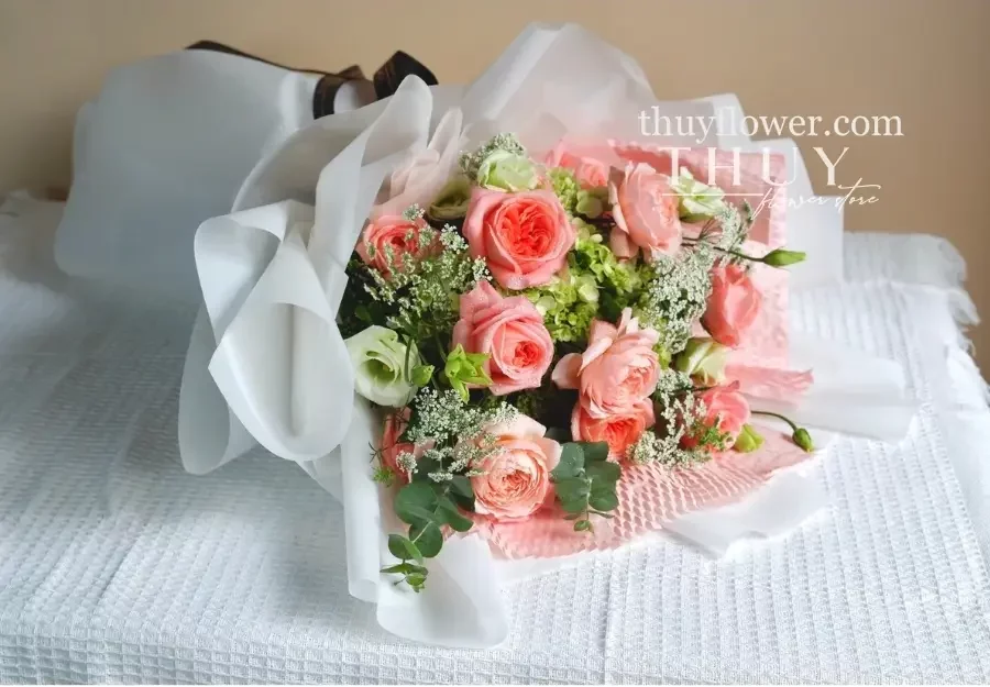 Bó hoa hồng mix cẩm tú cầu xanh bơ