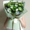 Bó hoa màu xanh lá tươi mới