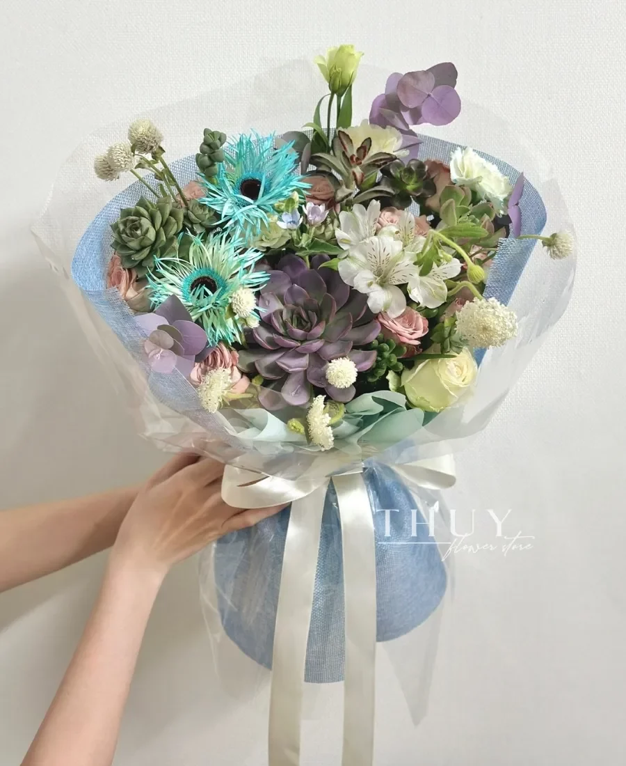 Bó hoa sen đá kết hợp hoa tươi độc đáo