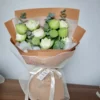 Bó hoa sen trắng tặng cựu chiến binh ý nghĩa
