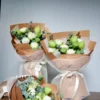 Bó hoa sen trắng tặng cựu chiến binh ý nghĩa