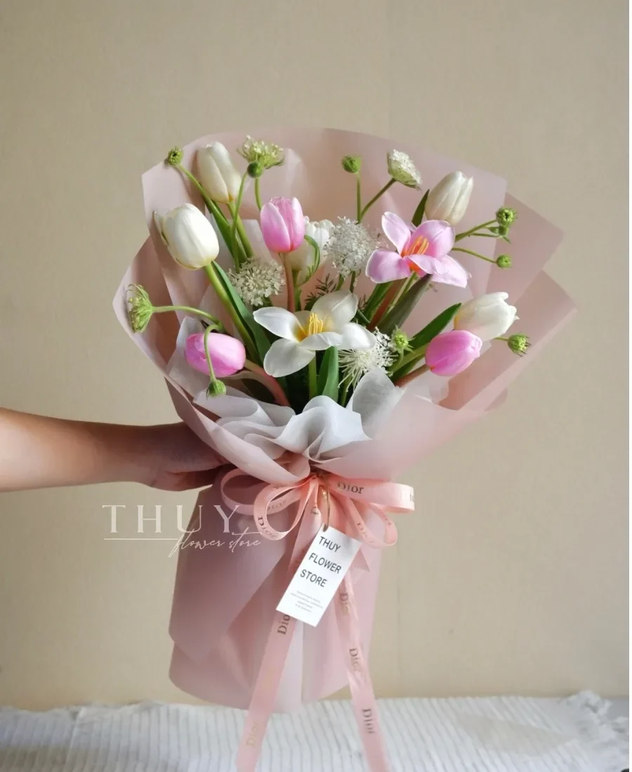 Bó hoa tulip 10 bông trắng mix hồng