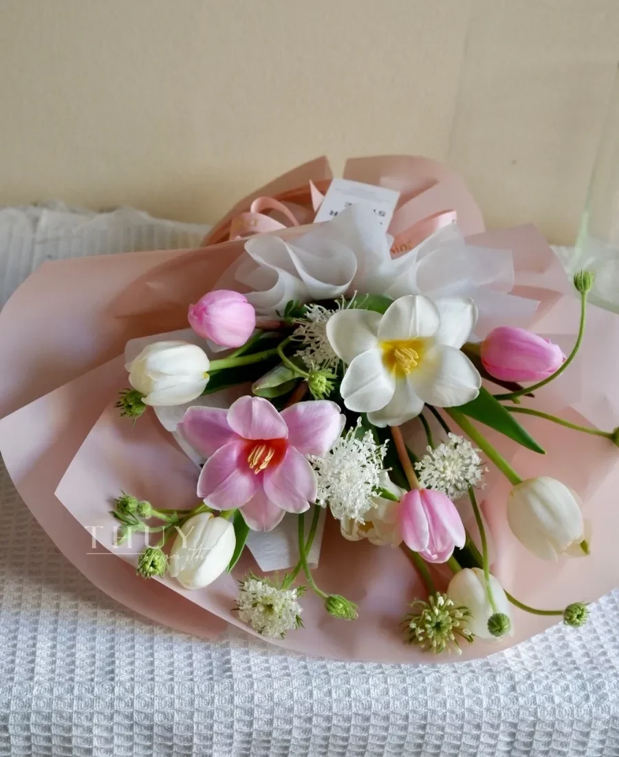Bó hoa tulip 10 bông mix trắng hồng