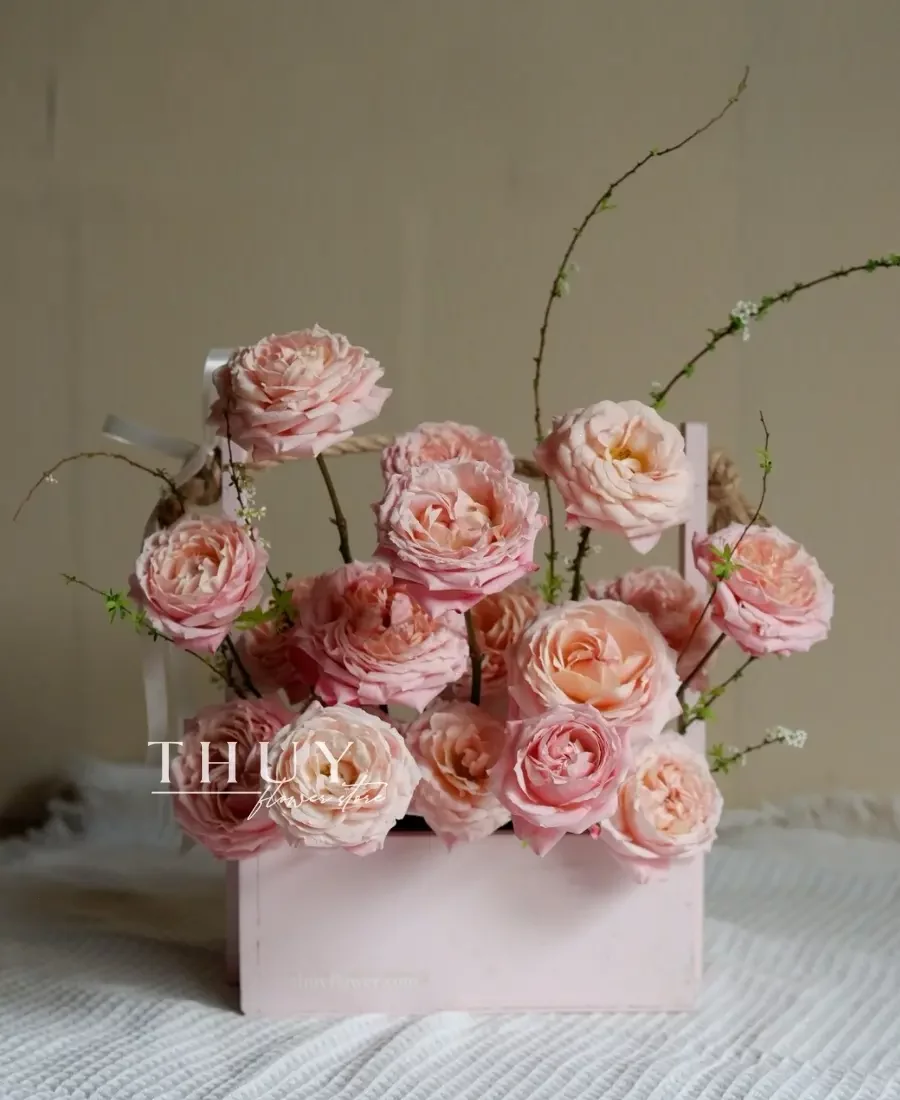 Giỏ hoa hồng julietta đẹp thơ mộng