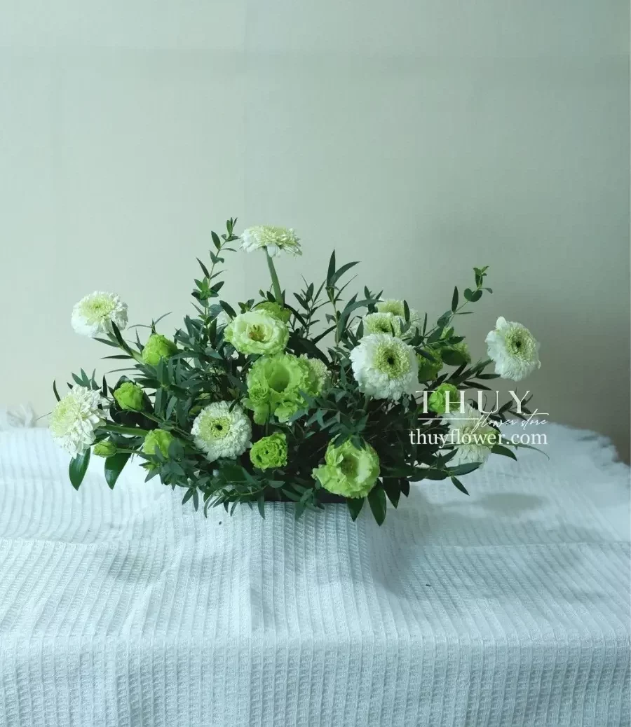Hoa để bàn họp đơn giản cho công ty