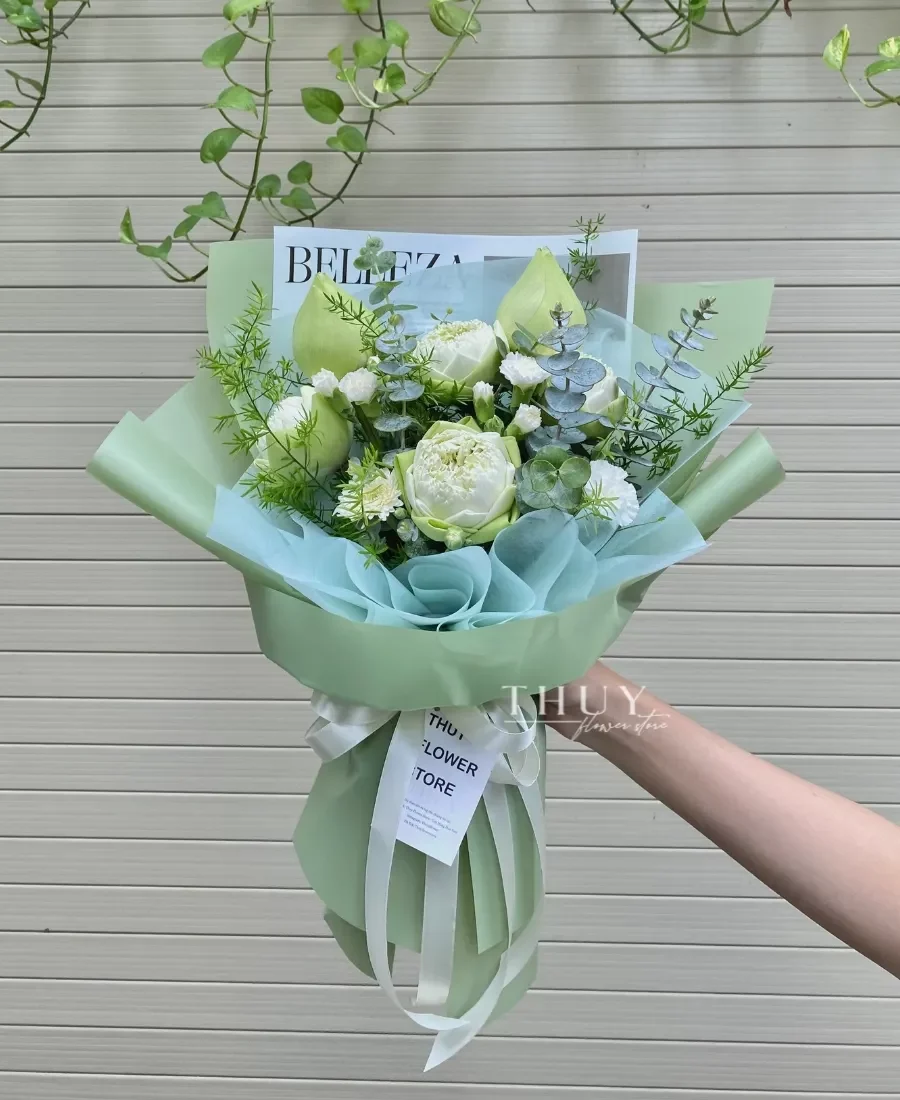 Bó hoa sen tặng đồng nghiệp