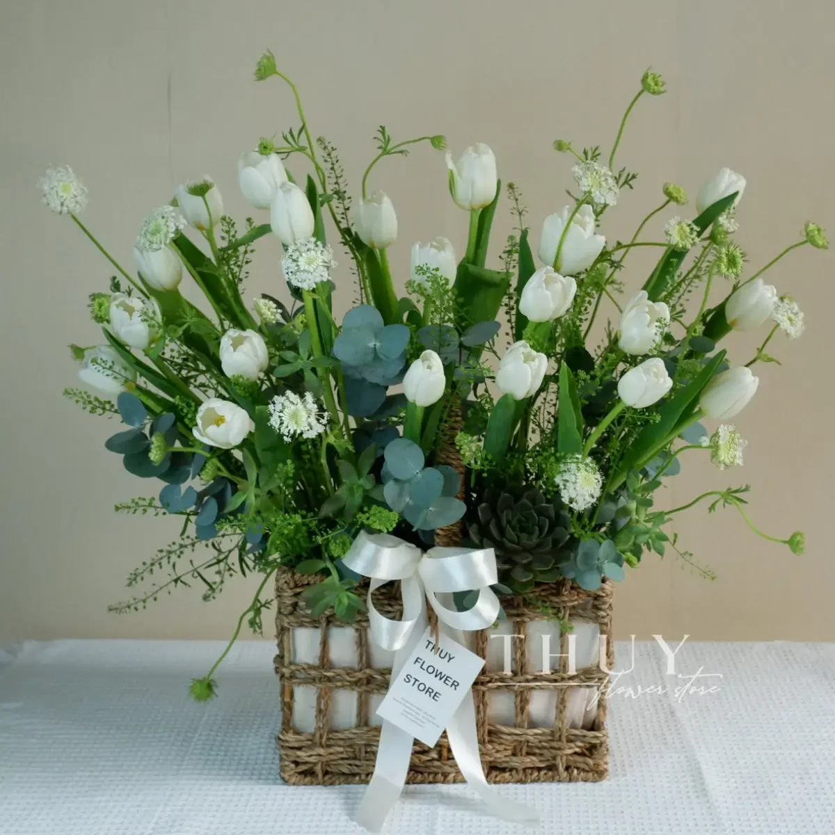 Lẵng hoa tulip tặng mẹ ngày 20 tháng 10