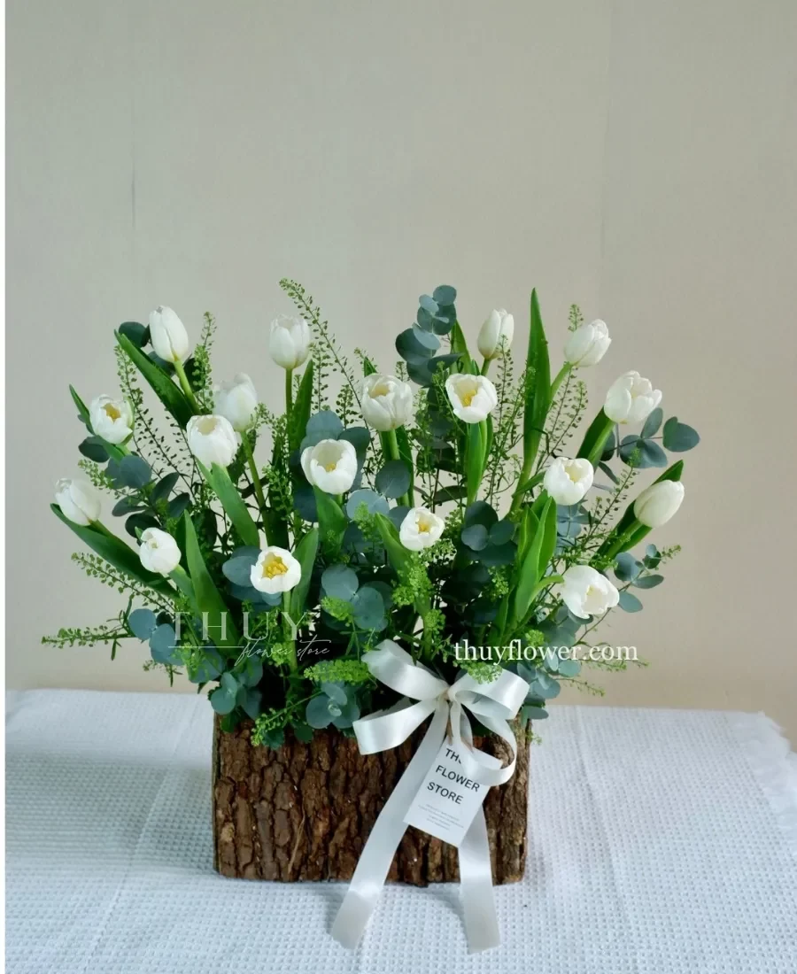 Lẵng hoa tulip trắng tặng vợ