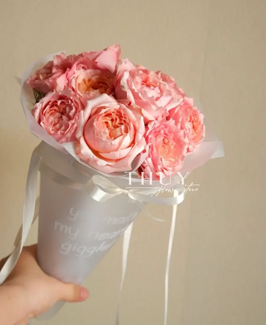 ly kem hoa hồng julibee tặng bạn gái