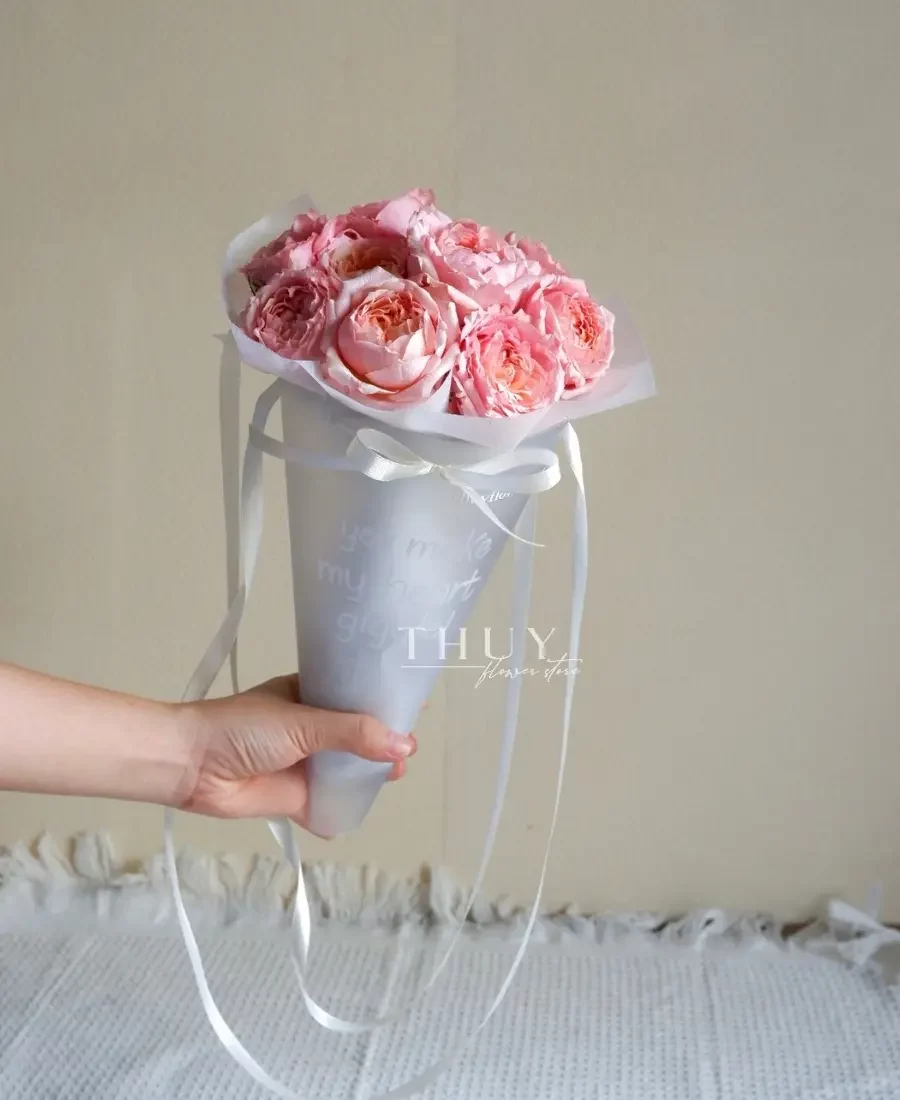 ly kem hoa hồng julibee tặng bạn gái