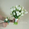 Bó hoa tulip trắng cầm tay cô dâu